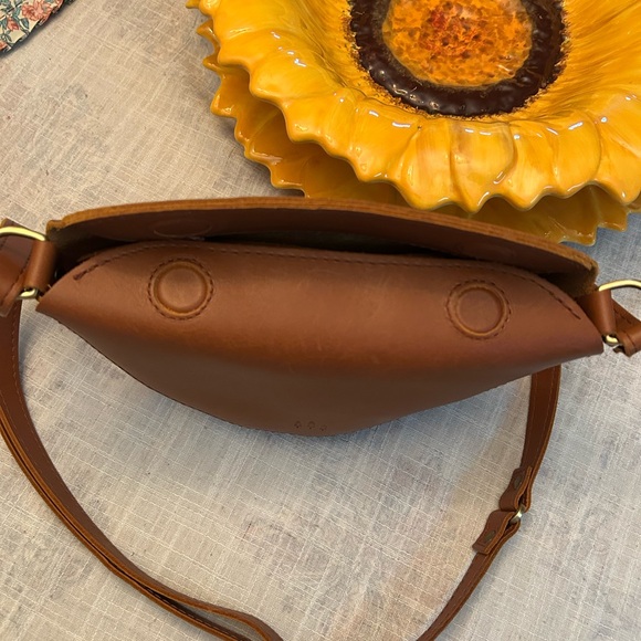 Portland Leather Honey Crossbody bag - Picture 5 of 6